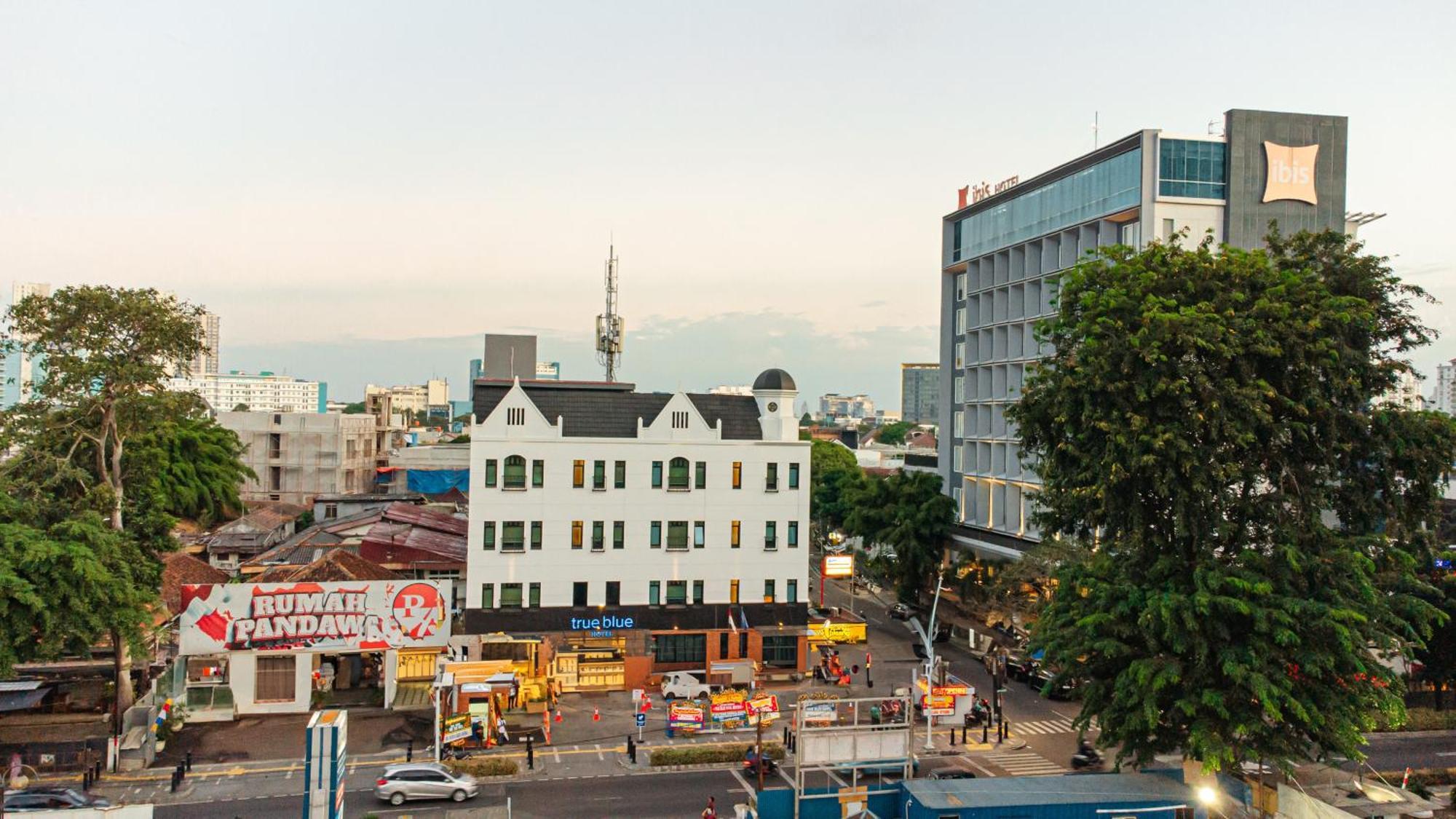ג'קרטה True Blue Hotel Menteng מראה חיצוני תמונה